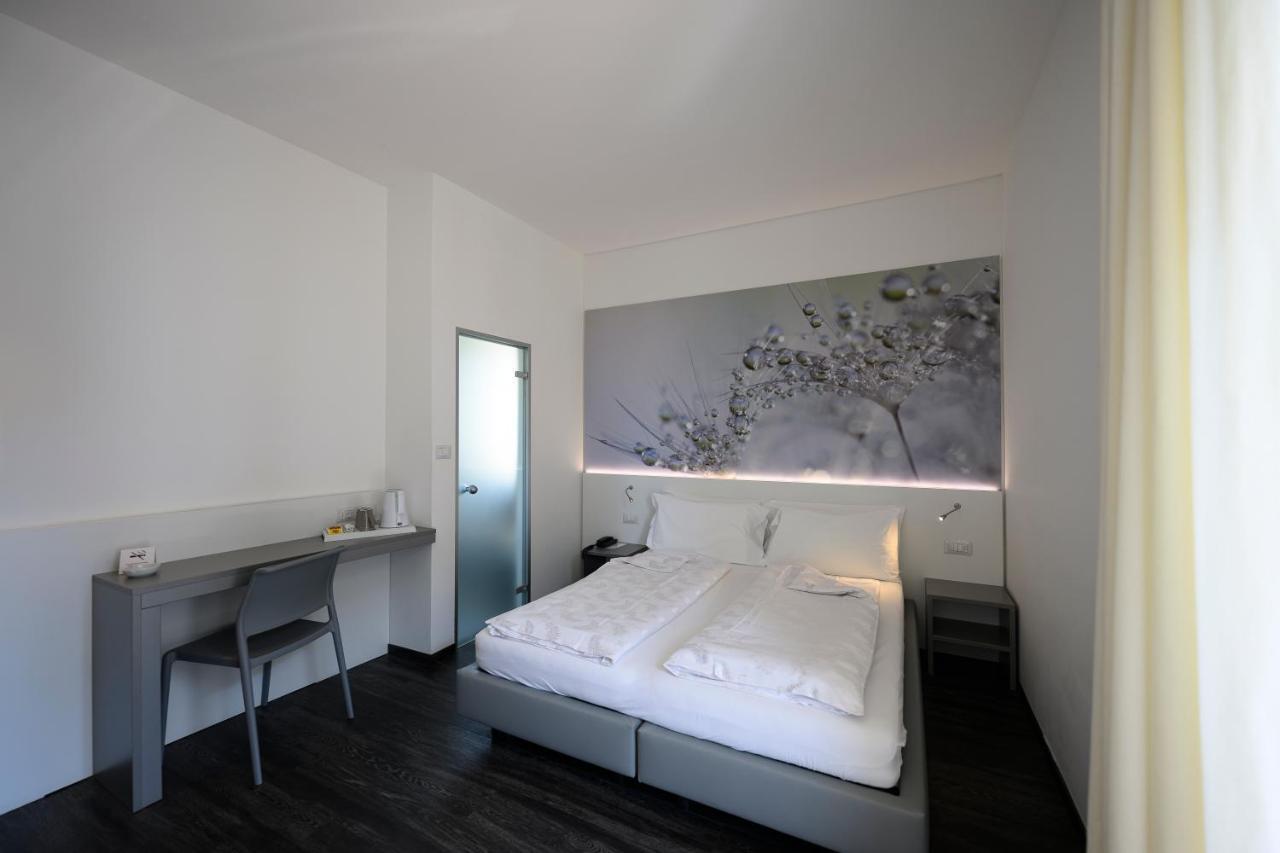 Hotel Riviera Riva del Garda Room photo